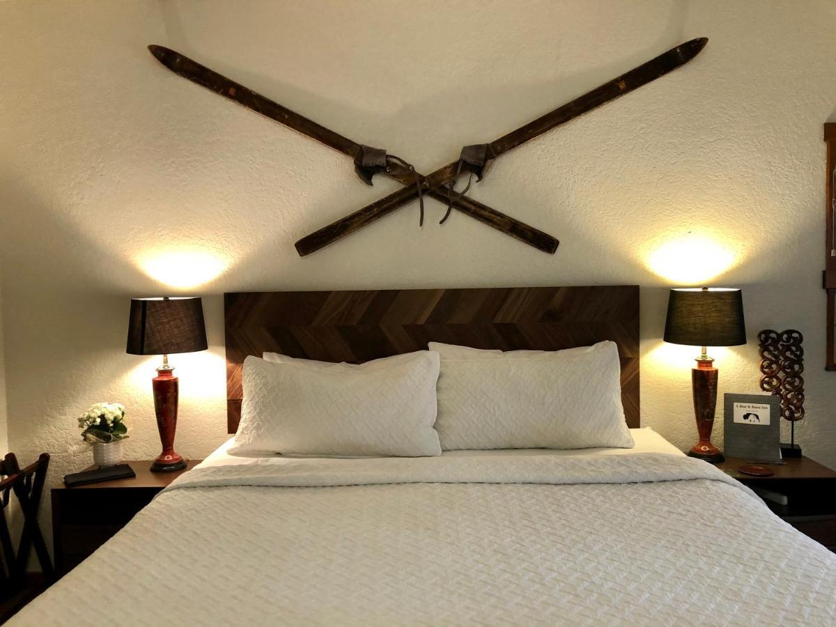 A Bear And Bison Country Inn Canmore Eksteriør bilde
