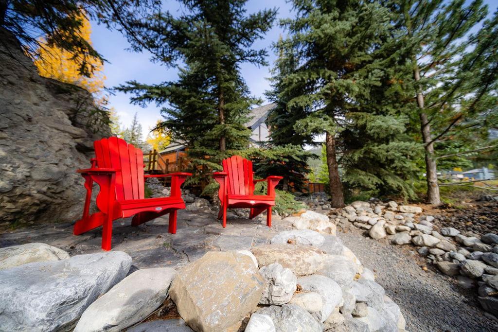 A Bear And Bison Country Inn Canmore Eksteriør bilde