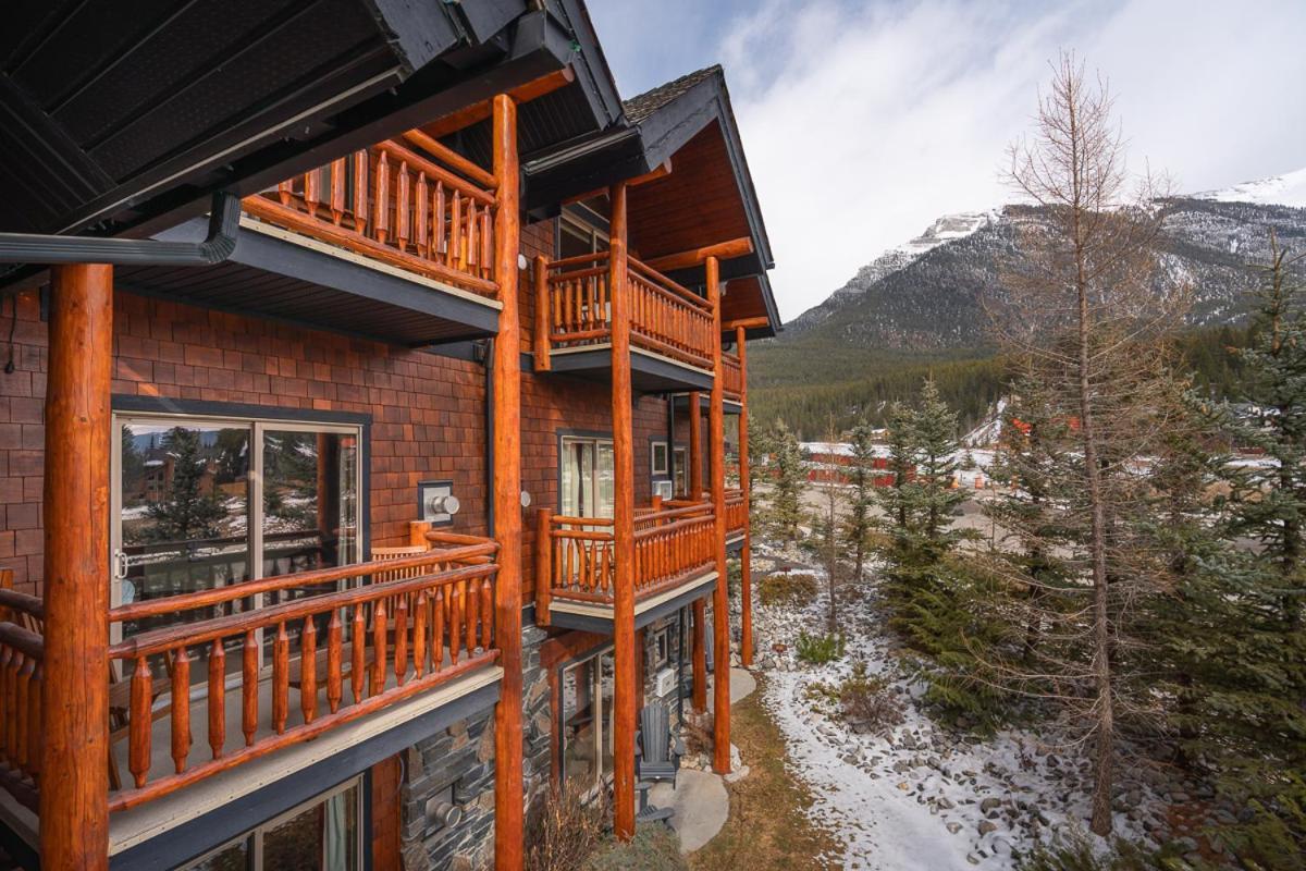 A Bear And Bison Country Inn Canmore Eksteriør bilde