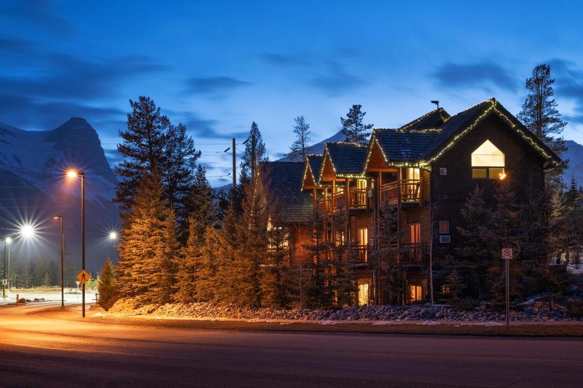 A Bear And Bison Country Inn Canmore Eksteriør bilde