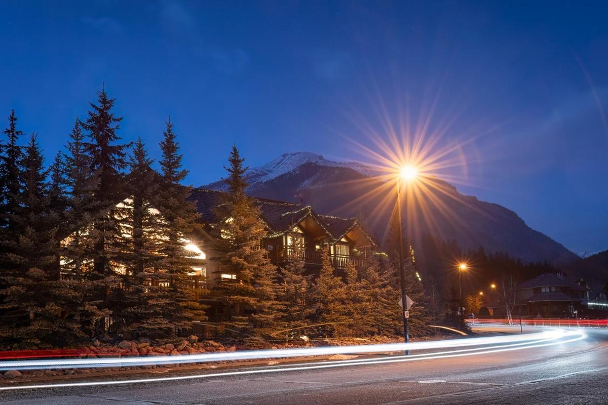 A Bear And Bison Country Inn Canmore Eksteriør bilde